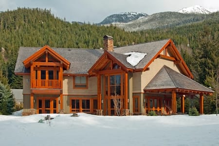 How Can Snowbird Home Watch Services Catch Small Problems Before They Become Expensive Repairs in Cherry Hills Village, CO?